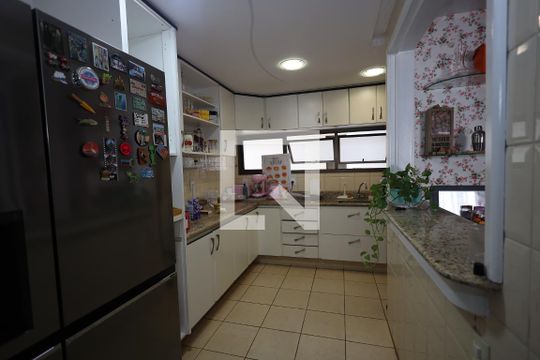 Cozinha de apartamento para alugar com 3 quartos, 100m² em Setor Bueno, Goiânia