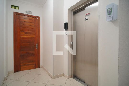 Hall de entrada de apartamento para alugar com 1 quarto, 60m² em Mauá, Novo Hamburgo