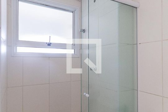 Banheiro de apartamento para alugar com 2 quartos, 52m² em São Pedro, Osasco