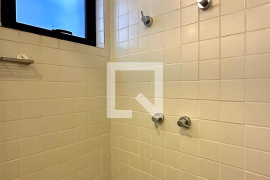 Banheiro de apartamento para alugar com 1 quarto, 31m² em Centro, Rio de Janeiro
