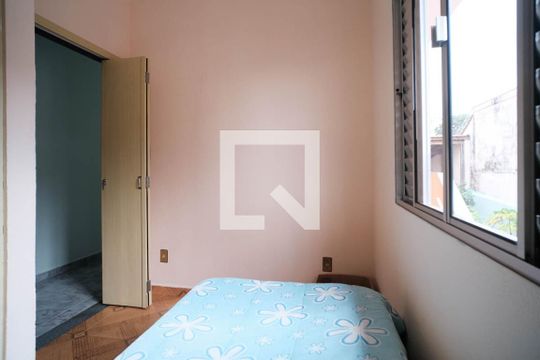 Quarto 2 de casa à venda com 5 quartos, 190m² em Vila Franci, São Paulo