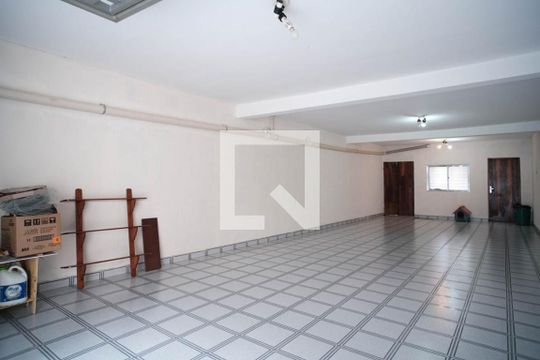 Garagem de casa à venda com 5 quartos, 190m² em Vila Franci, São Paulo