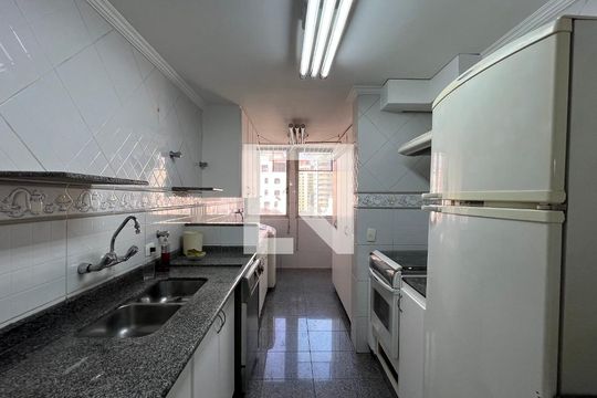 Área de Serviço/Cozinha de apartamento à venda com 3 quartos, 225m² em Cerqueira César, São Paulo