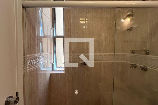 Banheiro de Serviço de apartamento à venda com 3 quartos, 225m² em Cerqueira César, São Paulo