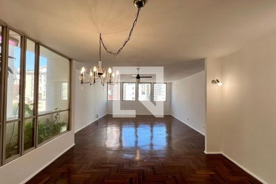 Apartamento à venda com 3 quartos, 225m² em Cerqueira César, São Paulo
