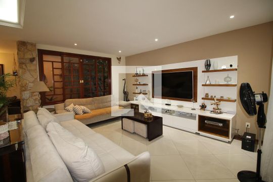 Sala de casa de condomínio à venda com 4 quartos, 390m² em Anil, Rio de Janeiro