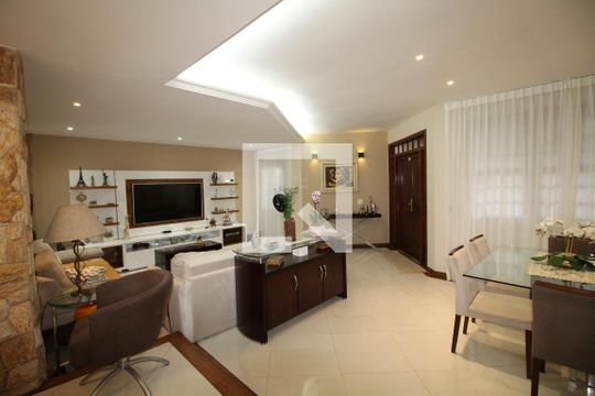 Sala de casa de condomínio à venda com 4 quartos, 390m² em Anil, Rio de Janeiro