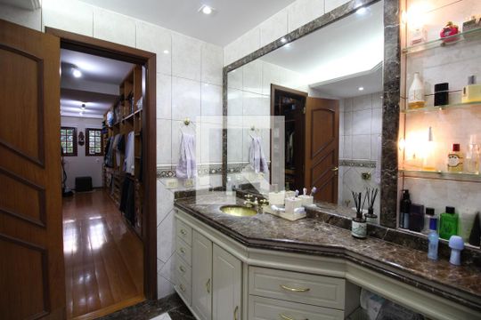 Quarto 4 - Banheiro de casa de condomínio à venda com 4 quartos, 390m² em Anil, Rio de Janeiro