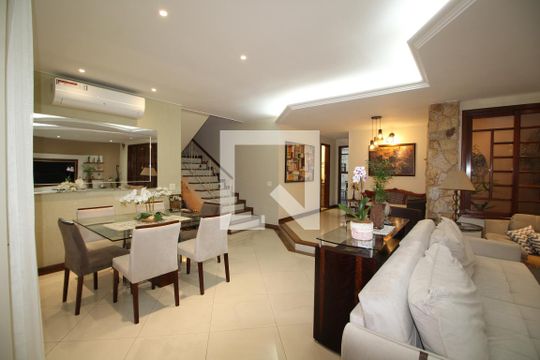 Sala de casa de condomínio à venda com 4 quartos, 390m² em Anil, Rio de Janeiro