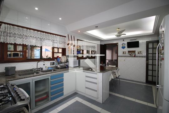 Cozinha de casa de condomínio à venda com 4 quartos, 390m² em Anil, Rio de Janeiro