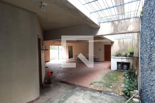 Garagem de casa à venda com 3 quartos, 177m² em Jardim Dona Sinha, São Paulo