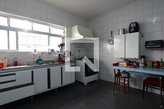 Cozinha de casa à venda com 3 quartos, 177m² em Jardim Dona Sinha, São Paulo