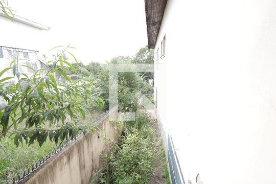 Corredor Externo de casa à venda com 3 quartos, 177m² em Jardim Dona Sinha, São Paulo