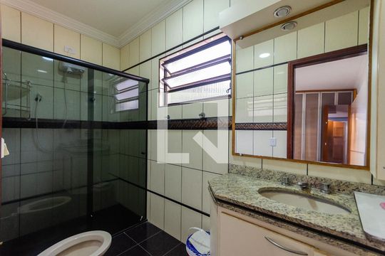 Banheiro da Suíte de casa à venda com 4 quartos, 203m² em Chácara Inglesa, São Paulo