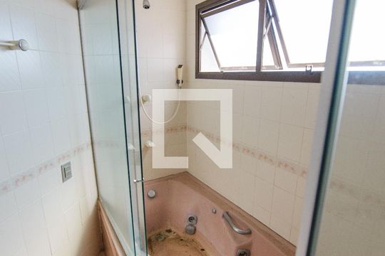  Banheiro 2 de apartamento para alugar com 4 quartos, 257m² em Jardim das Nações, Taubaté