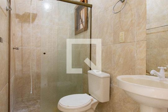 Banheiro de casa para alugar com 2 quartos, 70m² em São José, Canoas