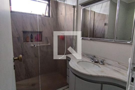 Banheiro 3 de casa para alugar com 5 quartos, 350m² em Aclimação, São Paulo