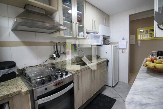 Cozinha de apartamento à venda com 2 quartos, 60m² em Vila Osasco, Osasco