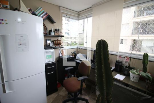Sala de apartamento à venda com 2 quartos, 60m² em Vila Osasco, Osasco