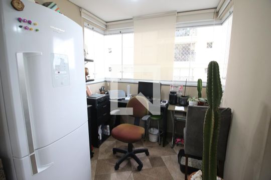 Sala de apartamento à venda com 2 quartos, 60m² em Vila Osasco, Osasco