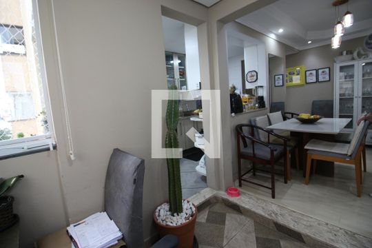 Sala de apartamento à venda com 2 quartos, 60m² em Vila Osasco, Osasco