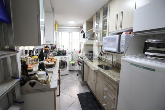 Cozinha de apartamento à venda com 2 quartos, 60m² em Vila Osasco, Osasco
