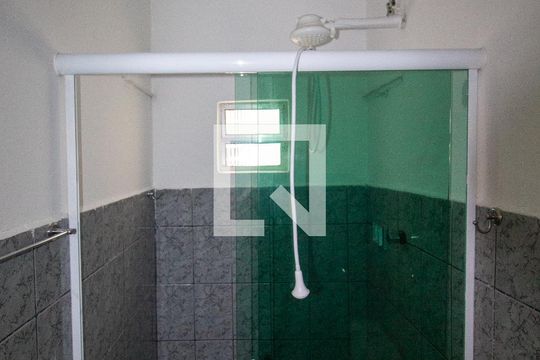Banheiro de casa para alugar com 1 quarto, 45m² em Vila Doutor Eiras, São Paulo
