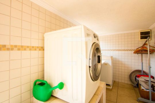 Área de serviço de casa à venda com 3 quartos, 298m² em Vila Linda, Santo André