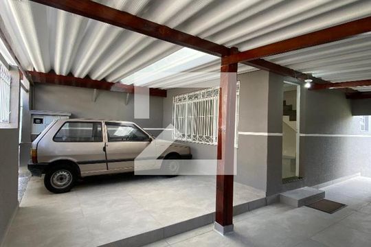 Garagem de casa à venda com 3 quartos, 150m² em Jardim Dourado, Guarulhos