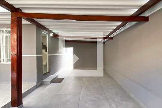 Garagem de casa à venda com 3 quartos, 150m² em Jardim Dourado, Guarulhos