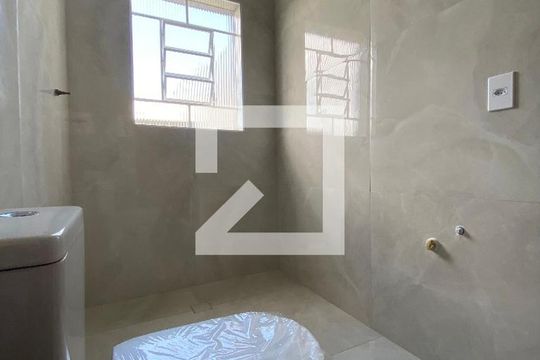 Banheiro 2 de casa à venda com 3 quartos, 150m² em Jardim Dourado, Guarulhos