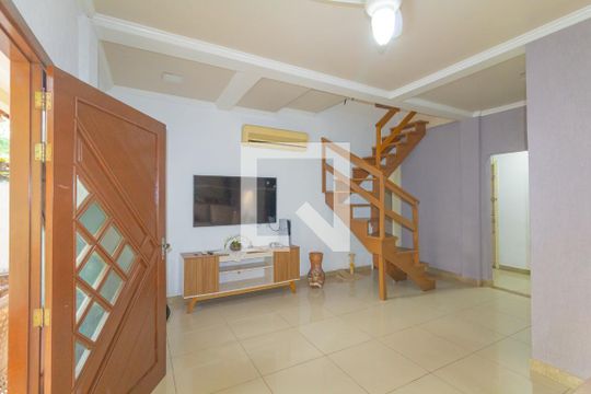 Casa à venda com 3 quartos, 172m² em Harmonia, Canoas