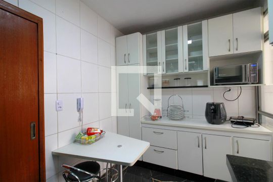Cozinha de apartamento à venda com 3 quartos, 93m² em Dona Clara, Belo Horizonte