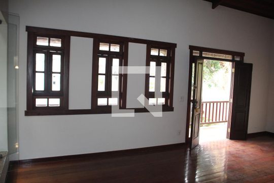 Sala de casa à venda com 5 quartos, 557m² em Tirol, Contagem
