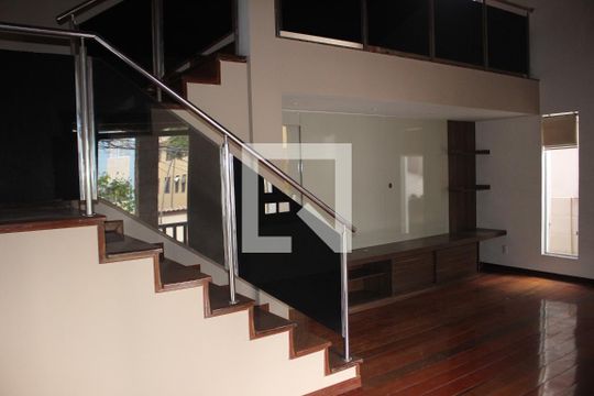 Sala de casa à venda com 5 quartos, 557m² em Tirol, Contagem