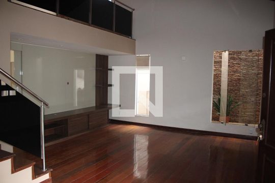 Sala de casa à venda com 5 quartos, 557m² em Tirol, Contagem