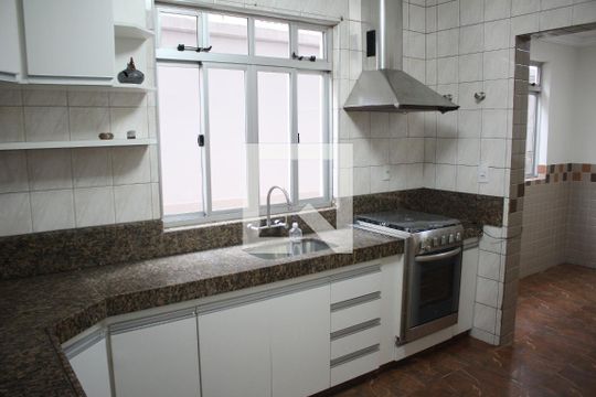 Cozinha de casa à venda com 5 quartos, 557m² em Tirol, Contagem