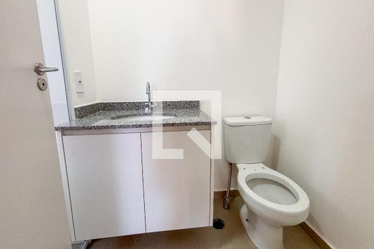 Banheiro da Suíte de kitnet/studio à venda com 1 quarto, 33m² em Cerqueira César, São Paulo