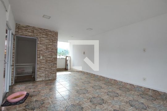 Hall de casa de condomínio para alugar com 4 quartos, 500m² em Taquara, Rio de Janeiro