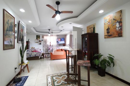 Casa de Condomínio para alugar com 4 quartos, 500m² em Taquara, Rio de Janeiro