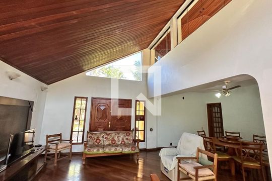Sala de casa de condomínio à venda com 6 quartos, 600m² em Recreio dos Bandeirantes, Rio de Janeiro