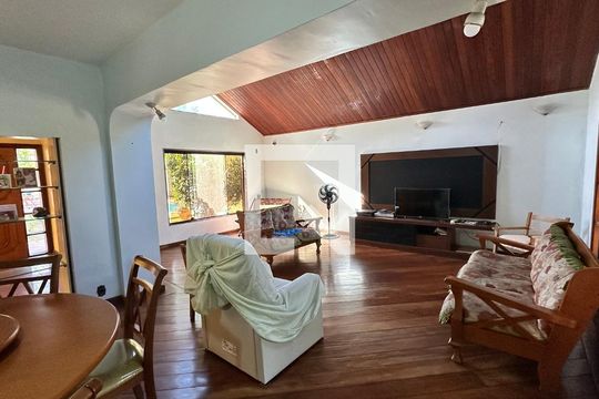 Sala de casa de condomínio à venda com 6 quartos, 600m² em Recreio dos Bandeirantes, Rio de Janeiro