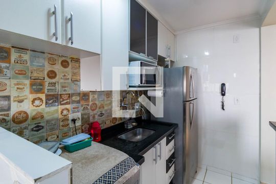 Cozinha de apartamento para alugar com 2 quartos, 45m² em Jardim Paris, São Paulo