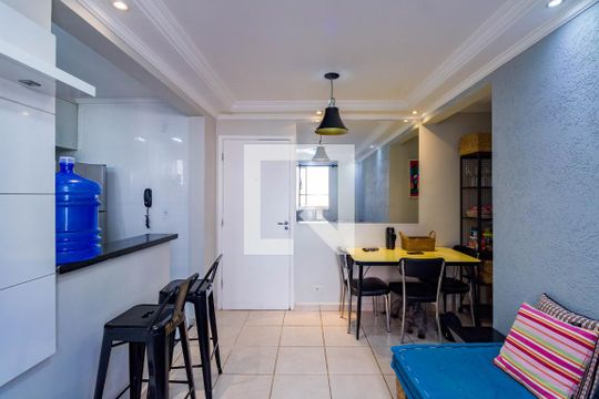 Sala de apartamento para alugar com 2 quartos, 45m² em Jardim Paris, São Paulo