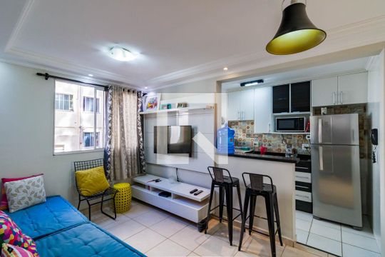 Sala de apartamento para alugar com 2 quartos, 45m² em Jardim Paris, São Paulo