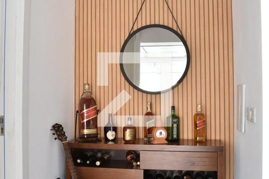 Escadas de casa para alugar com 4 quartos, 300m² em Centro Cívico, Curitiba