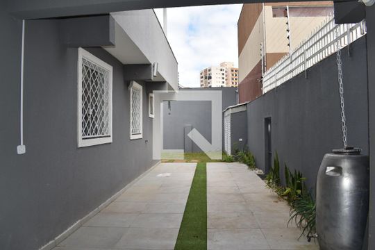 Garagem de casa para alugar com 4 quartos, 300m² em Centro Cívico, Curitiba