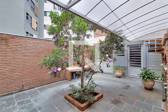 Quintal de casa à venda com 4 quartos, 328m² em Vila Ipojuca, São Paulo