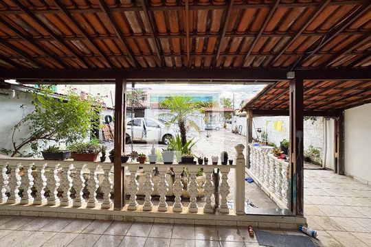 Varanda de casa à venda com 4 quartos, 370m² em Riacho das Pedras, Contagem
