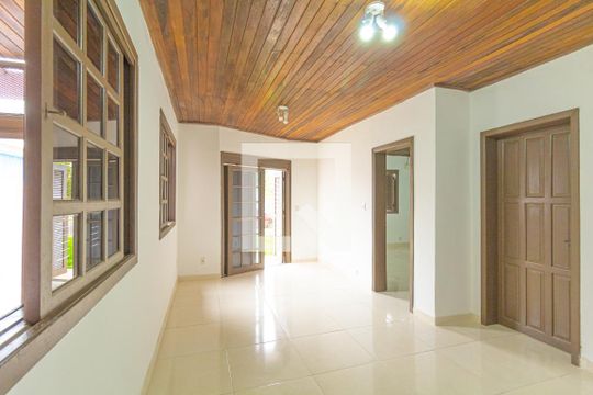 Sala de casa à venda com 2 quartos, 380m² em Rio Branco, Canoas